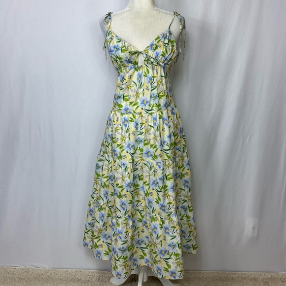 ASTR The Label Tie Strap Tiered Maxi Dress Size Medium Cream Blue Floral NWOT - Picture 5 of 13